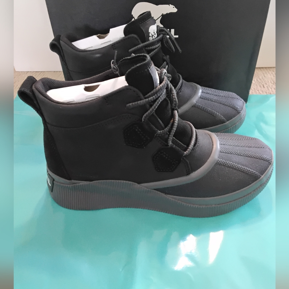 Sorel Womens' Gray Boots - Picture 2 of 5